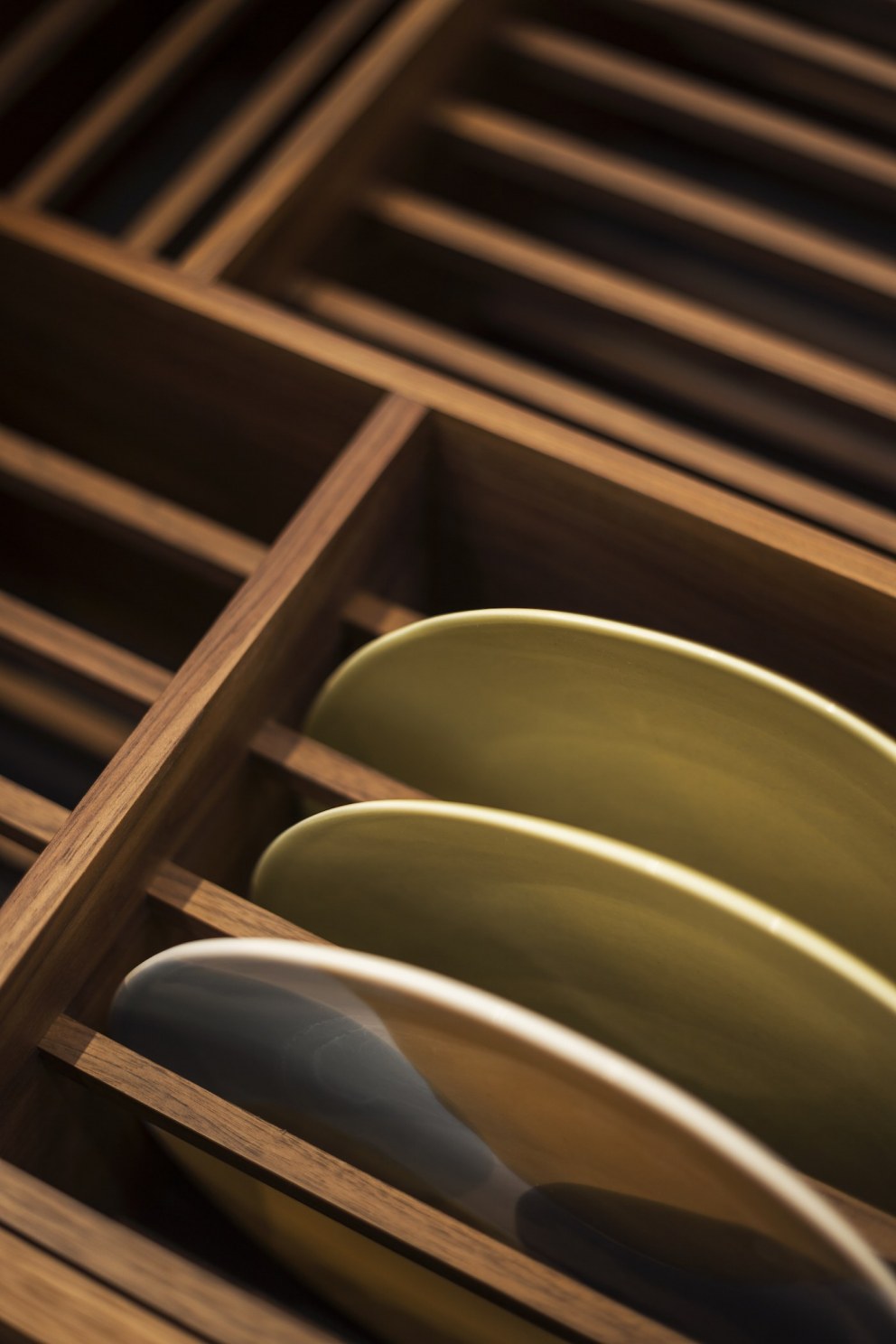 3000 sqft Townhouse - Highgate | Dovetailed walnut plate drawer detail in bespoke kitchen  | Interior Designers